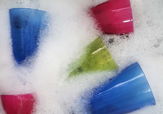 Tiskaaminen astoiden pesu